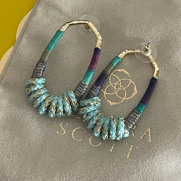 Kendra Scott Massie set: open frame earrings with bracelet - Picture 4 of 7